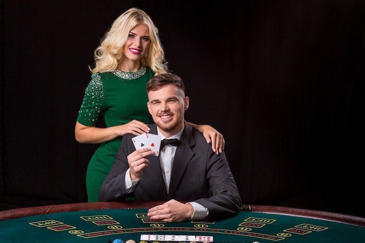 empiretoto login platform showing live dealers, games, and mobile interface